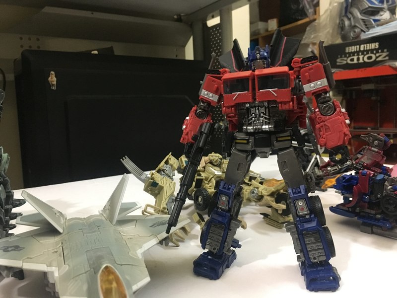 Transformers Studio Series 38 'Bumblebee Movie' Optimus Prime New In Hand Images  (1 of 5)